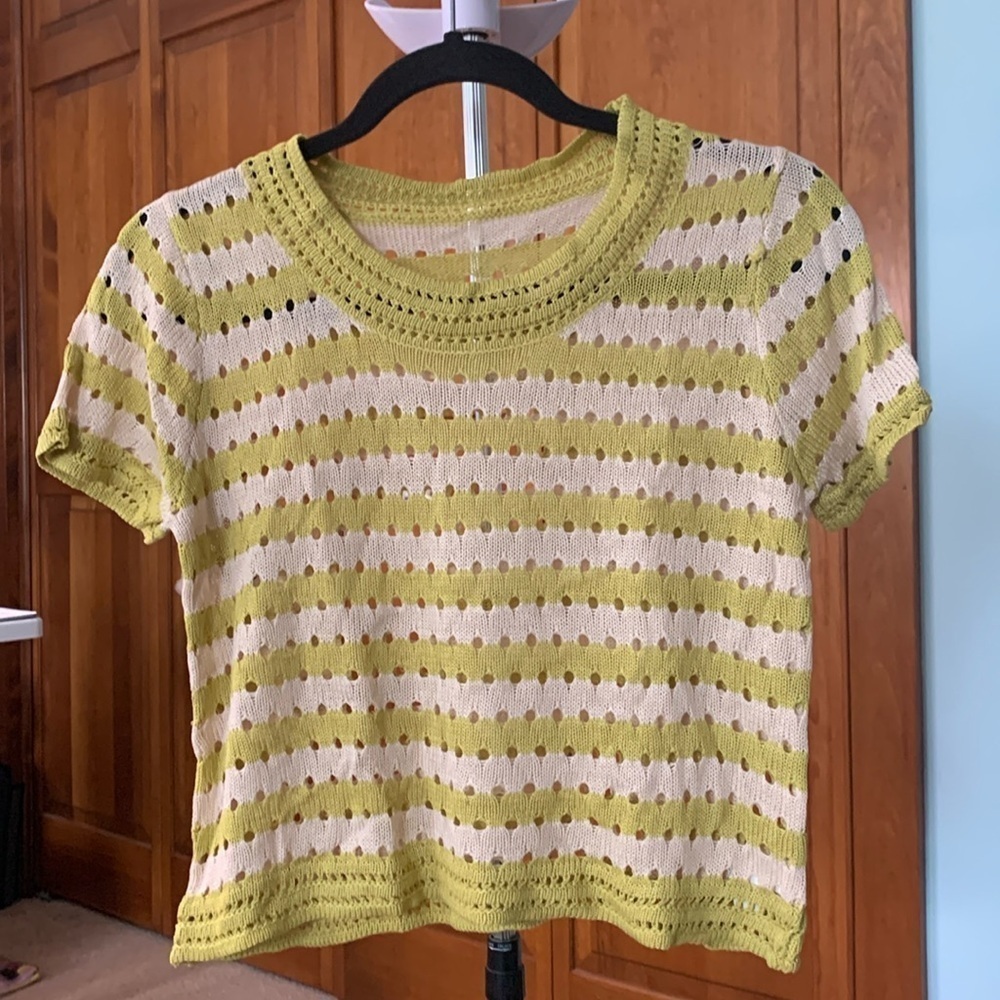 Beautiful Sping Green and Cream Shell Sweater Size Medium NWOT